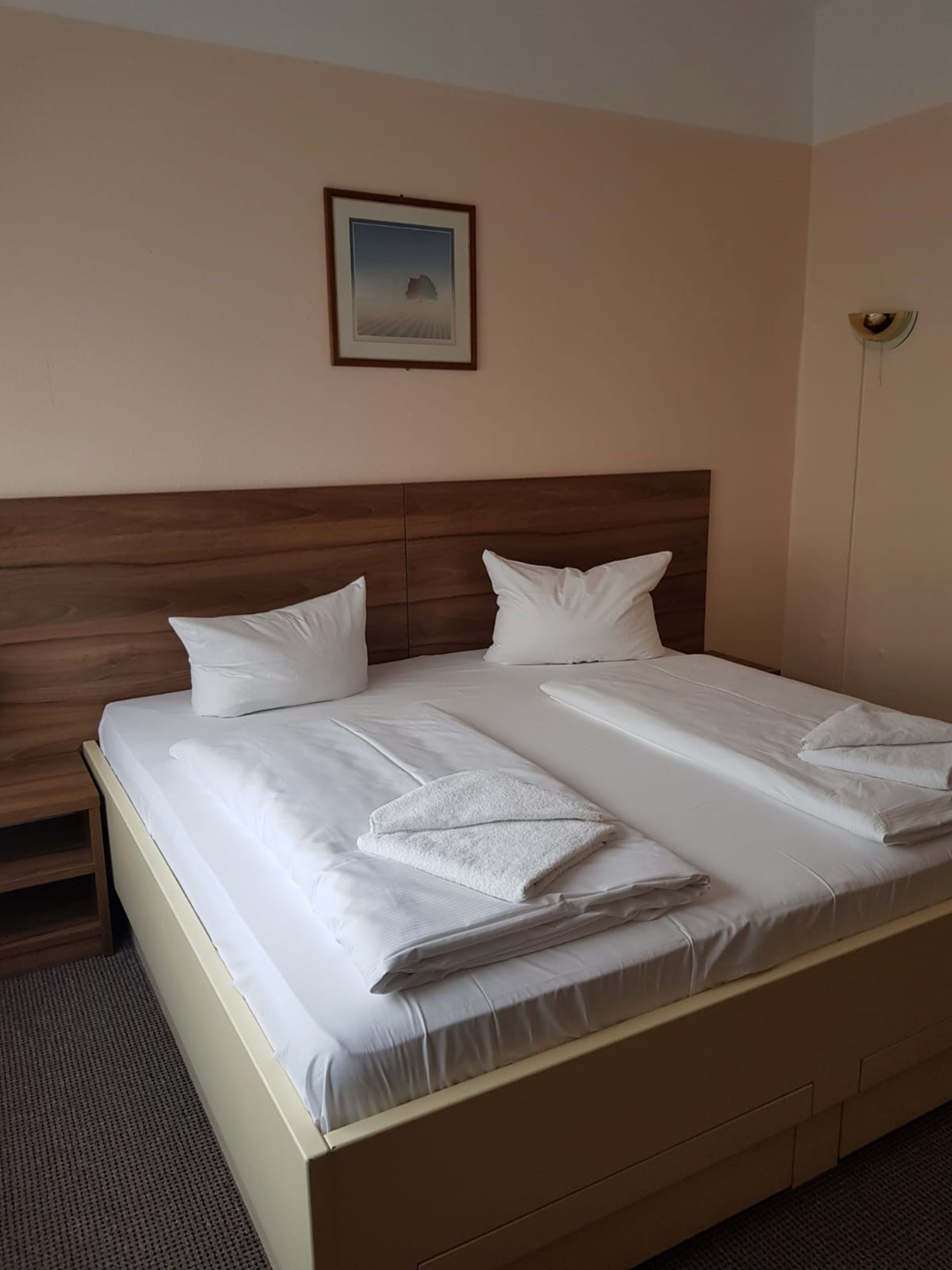 Twin Room with Private External Bathroom | Desk, free WiFi