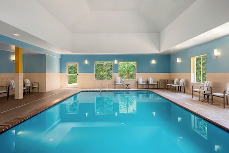 Indoor pool. Holiday Inn Express Hotel & Suites Fredericksburg by IHG