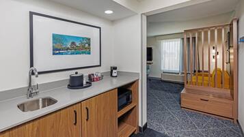 Studio Suite, 1 King Bed | Minibar