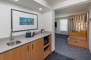 スタジオスイート キングベッド 1 台 | ミニバー