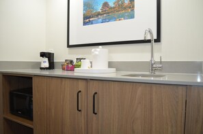 Suite estudio, 1 cama King size | Minibar