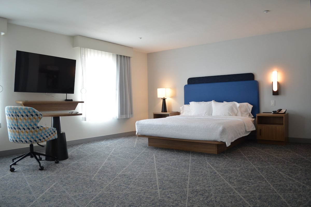 Egyptian cotton sheets, premium bedding, down duvets, pillow-top beds