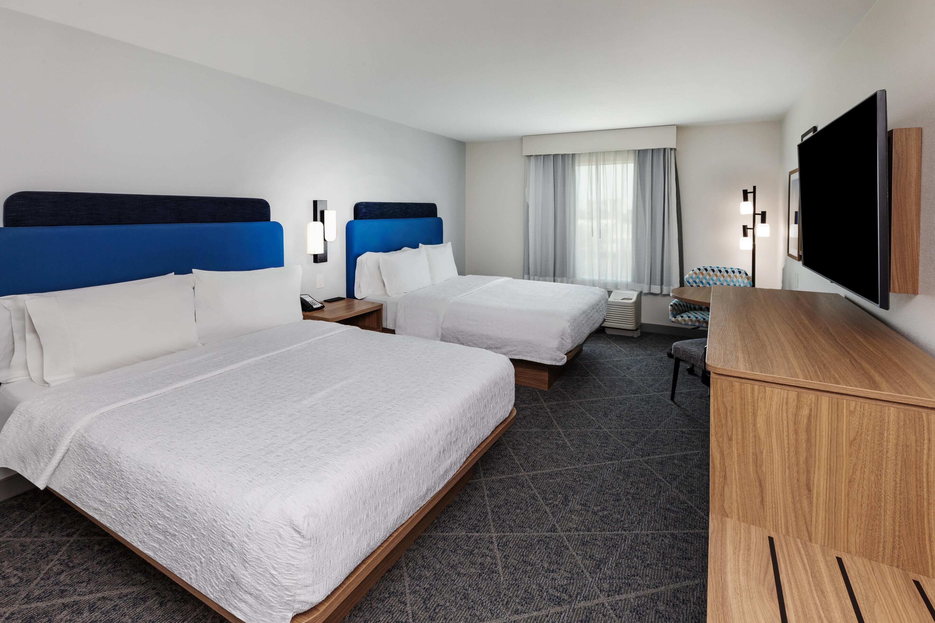 Habitación, 2 camas de matrimonio | Sábanas de algodón egipcio y ropa de cama de alta calidad