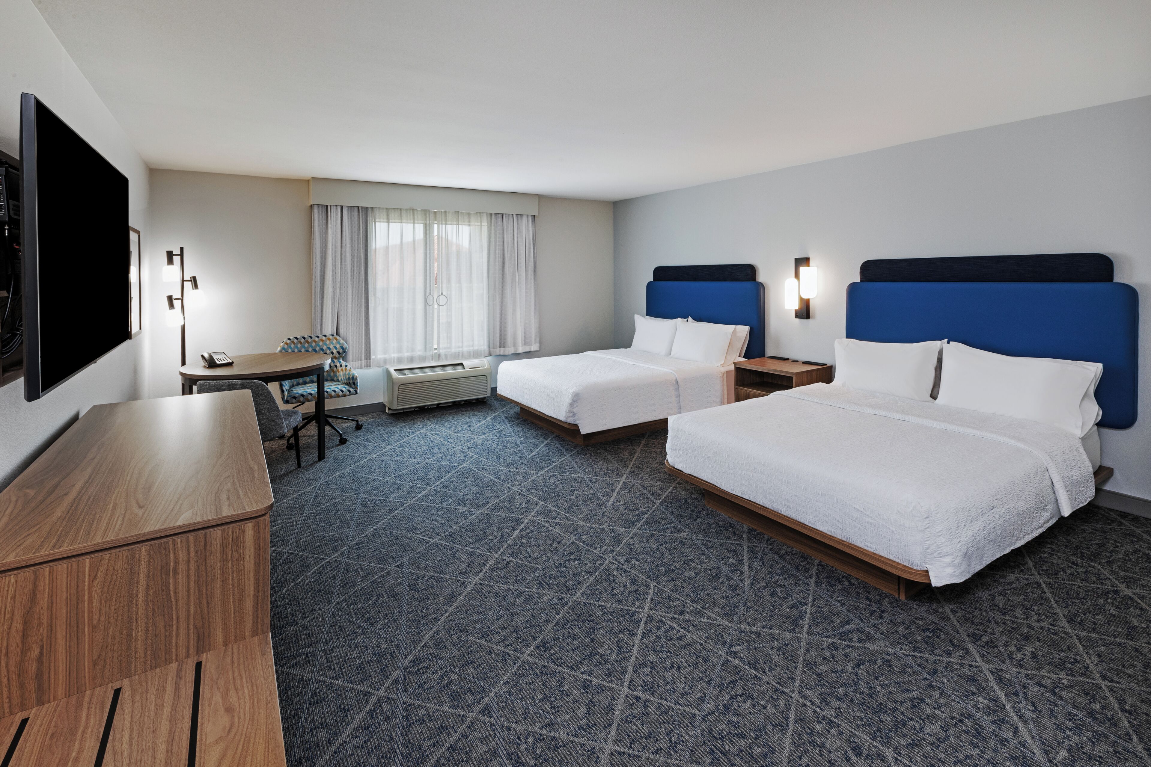 2 queensize-sängar - icke-rökare - handikappanpassat | Egyptiska bomullslakan, sängtillbehör av högsta kvalitet och duntäcken