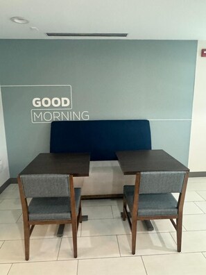 Tägliches inbegriffenes Frühstücksbuffet