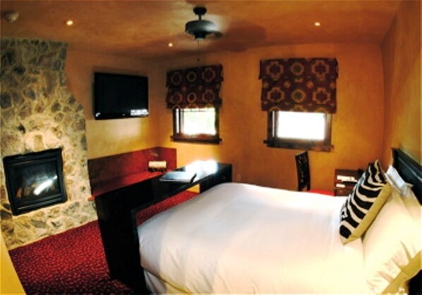 Junior Room, 1 Katil Ratu (Queen)