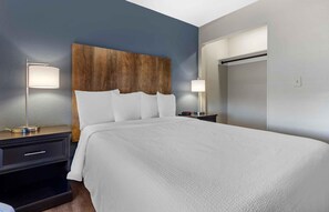 Suite, 1 cama de matrimonio grande con sofá cama, no fumadores | Ropa de cama de alta calidad y escritorio
