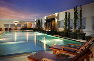 Outdoor pool, pool umbrellas