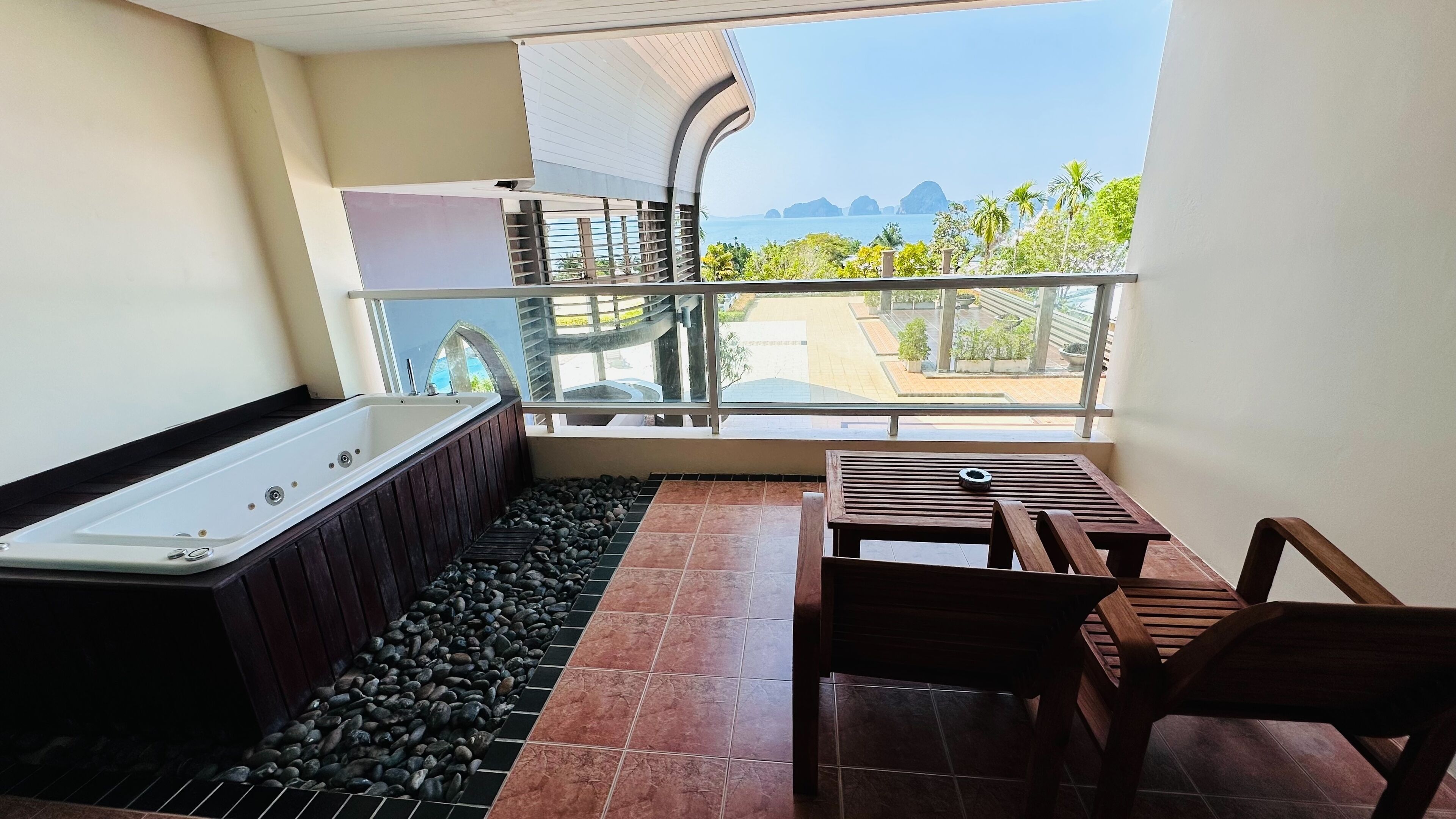 Deluxe Sea View Room | Balcony