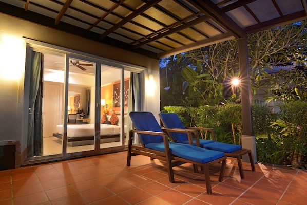 2 Bedrooms Beach Front Pool Villa | Terrasse/Patio