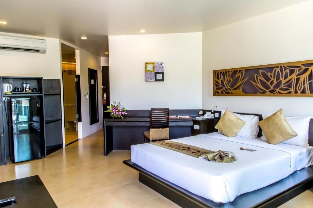 Minibar, in-room safe, desk, blackout drapes