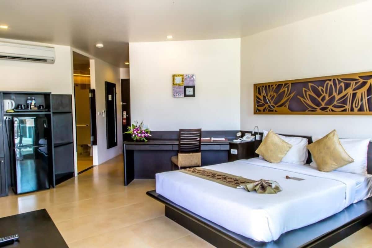 Minibar, in-room safe, desk, blackout drapes