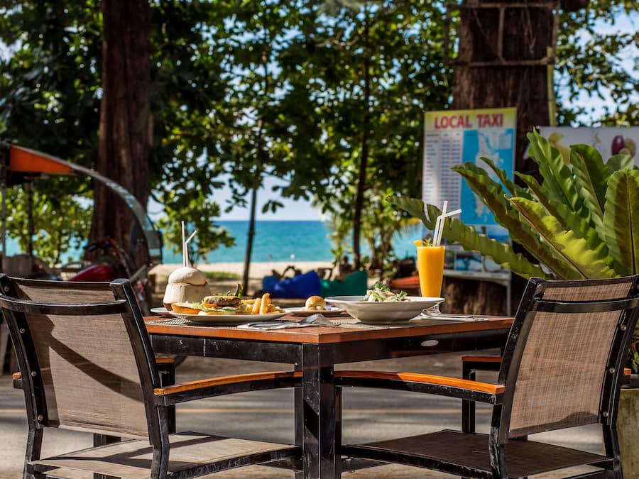 2 restaurantes, almoço, culinária do Leste europeu