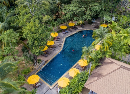 3 outdoor pools, pool umbrellas