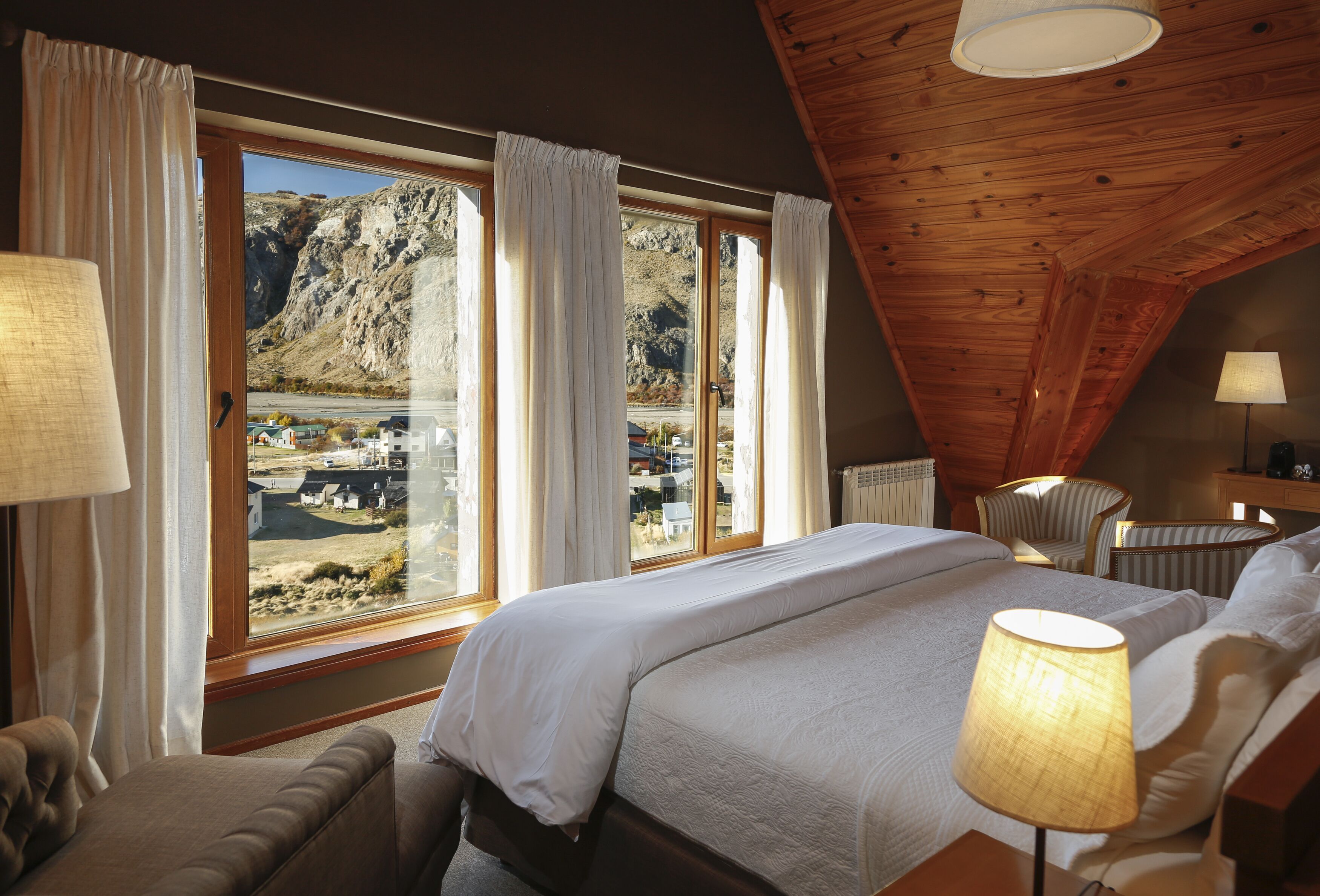 Premium Room Valley View | In-room safe, desk, iron/ironing board (on request), WiFi (free)