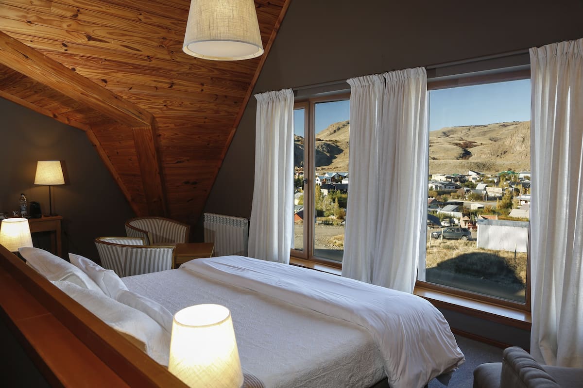 Tallelokero huoneessa, työpöytä, silitysrauta/-lauta, ilmainen Wi-Fi