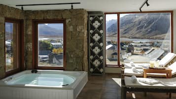 Indoor spa tub