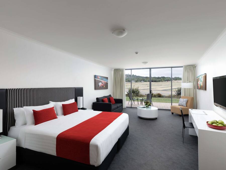 Premium bedding, minibar, in-room safe, desk