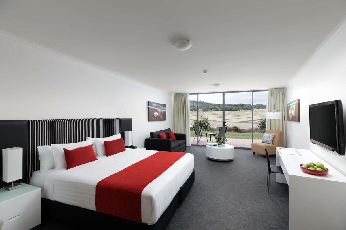 Ropa de cama de alta calidad y minibar 