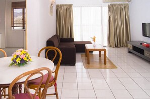Apartment, 2 Bedrooms | Minibar, in-room safe, desk, free WiFi - Hotel Grand Continental Kuantan (Kuantan)