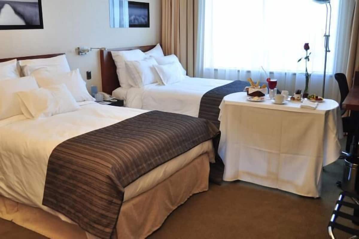 Minibar, in-room safe, desk, laptop workspace