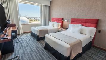 Executive Twin Room | Minibar, in-room safe, desk, laptop workspace