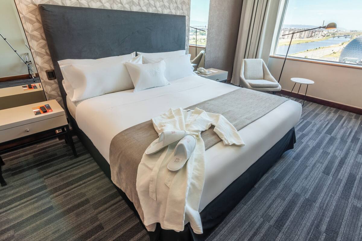 executive room | 1 bedroom, minibar, in-room safe, desk