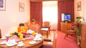 Premium Suite, 1 Bedroom, 2 Bathrooms, River View | Living room - Hotel Grand Continental Kuching (Kuching)