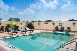 Outdoor pool - Hotel Grand Continental Kuching (Kuching)