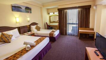 Deluxe Family Room | Minibar, in-room safe, desk, soundproofing