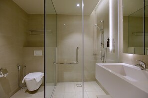 Doccia, set di cortesia gratuito, asciugacapelli, bidet
