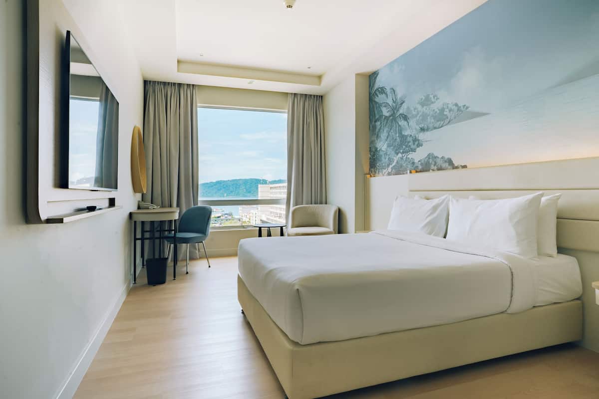 Superior Double Room | In-room safe, desk, blackout drapes, soundproofing