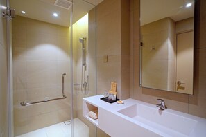 Superior Double Room | Bathroom