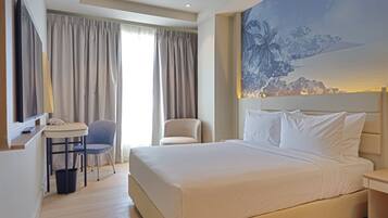 Dobbeltrom – superior | Safe på rommet, skrivebord, blendingsgardiner og lydisolert