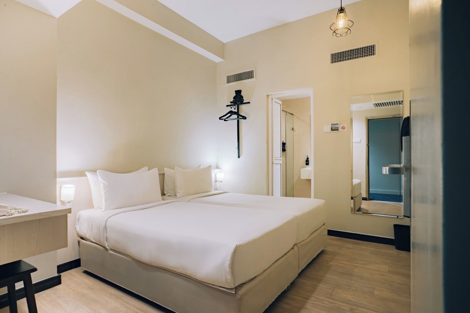 Standard Twin No Window | In-room safe, desk, blackout drapes, soundproofing