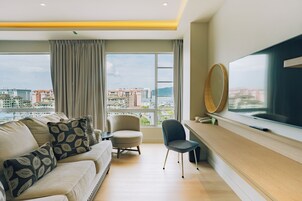 Family Suite | In-room safe, desk, blackout drapes, soundproofing