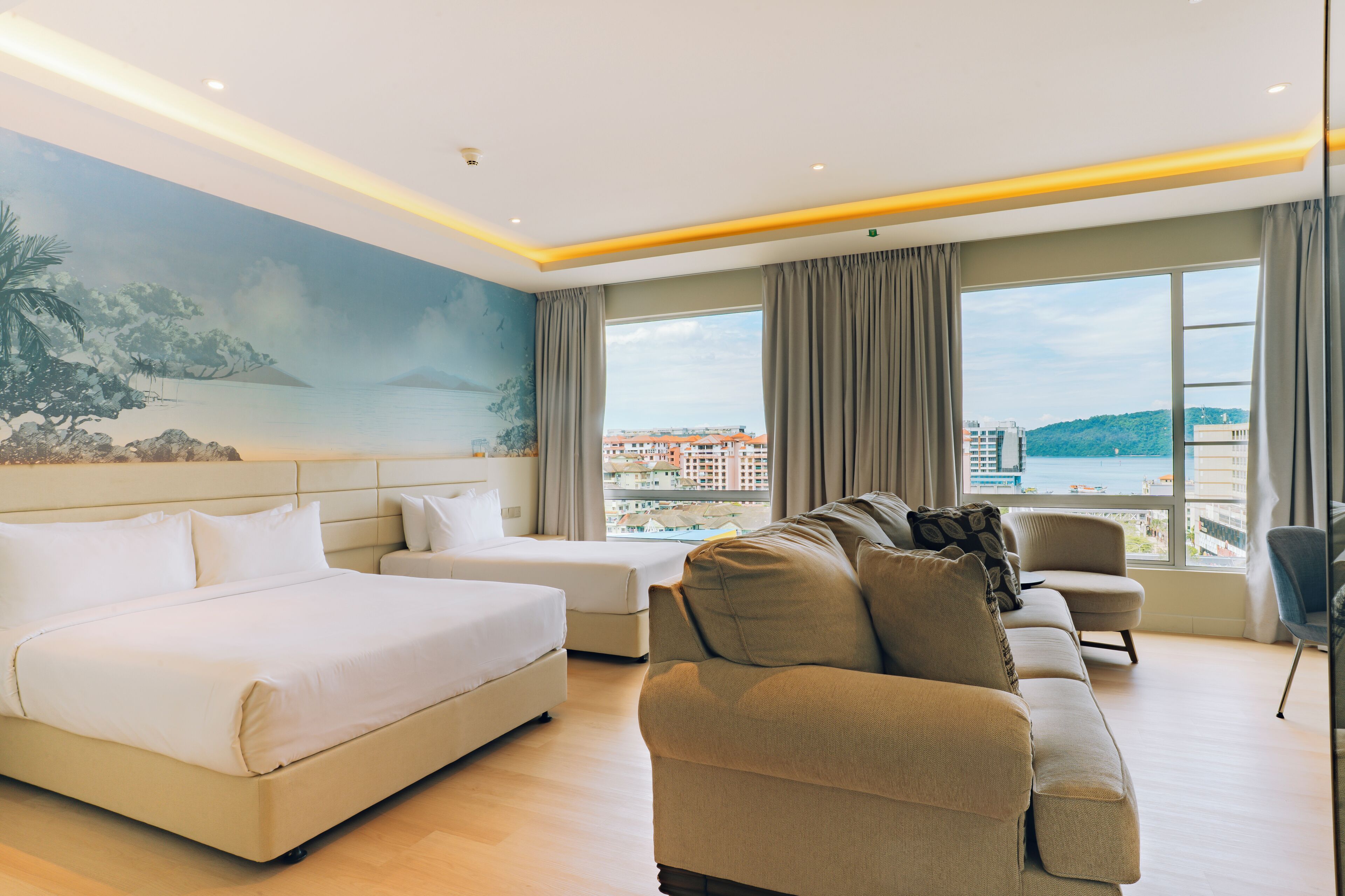 Family Suite | In-room safe, desk, blackout drapes, soundproofing