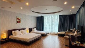 Deluxe VIP, River View | Minibar, in-room safe, blackout curtains, free WiFi