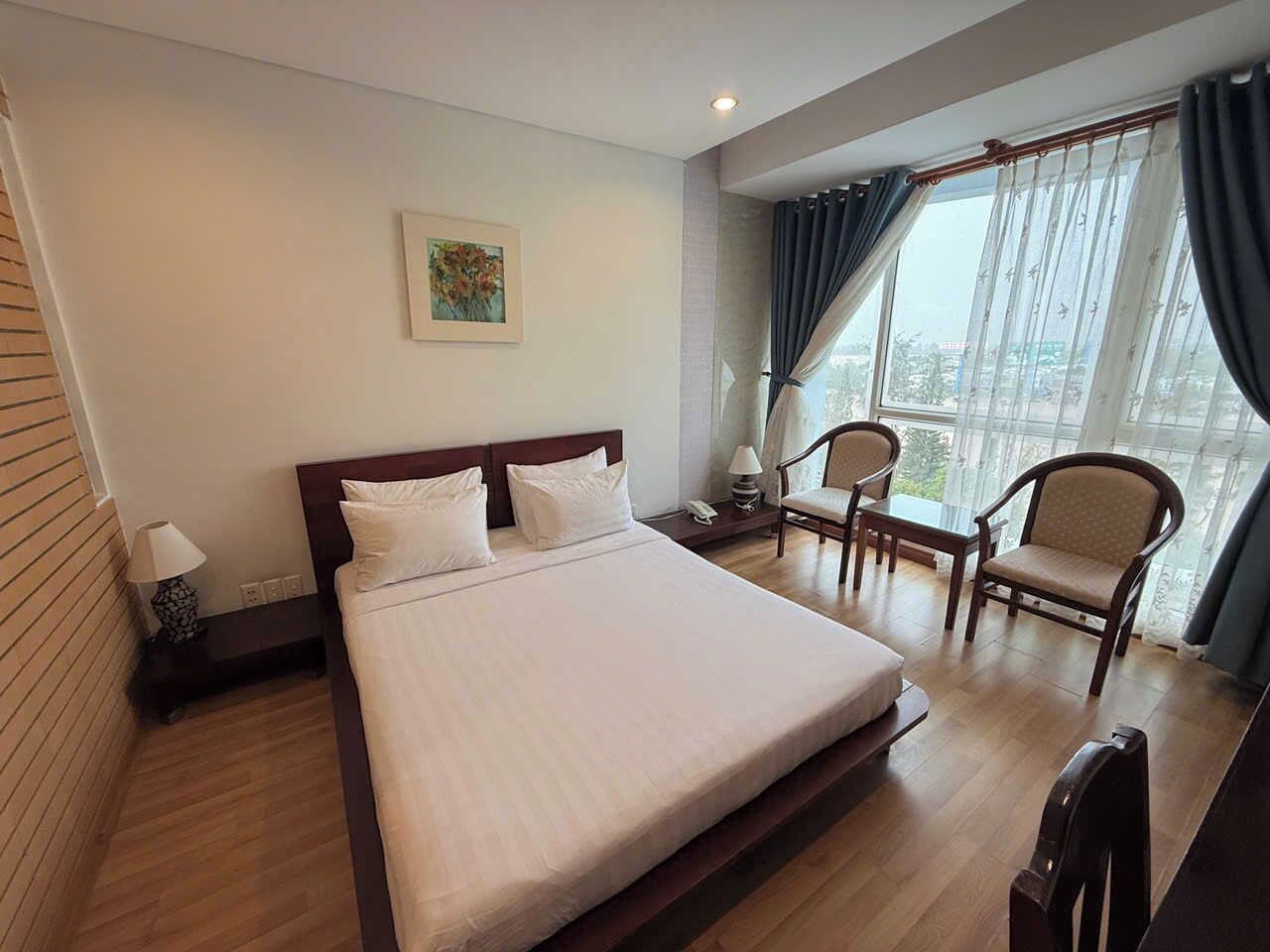 Dobbeltrom – superior, elveutsikt | Minibar, safe på rommet, blendingsgardiner og wi-fi (inkludert)