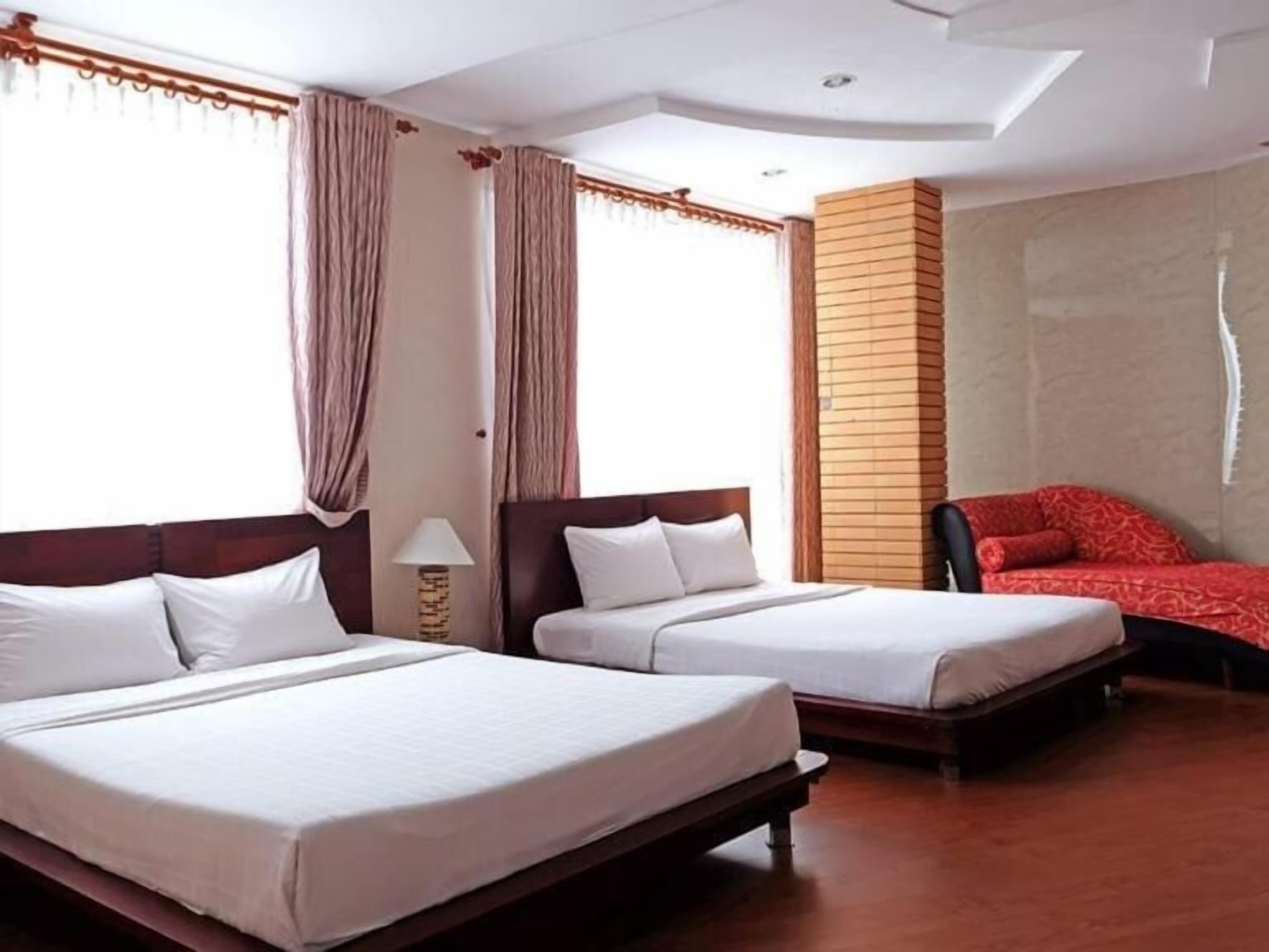 Rom – deluxe, 2 dobbeltsenger | Minibar, safe på rommet, blendingsgardiner og wi-fi (inkludert)