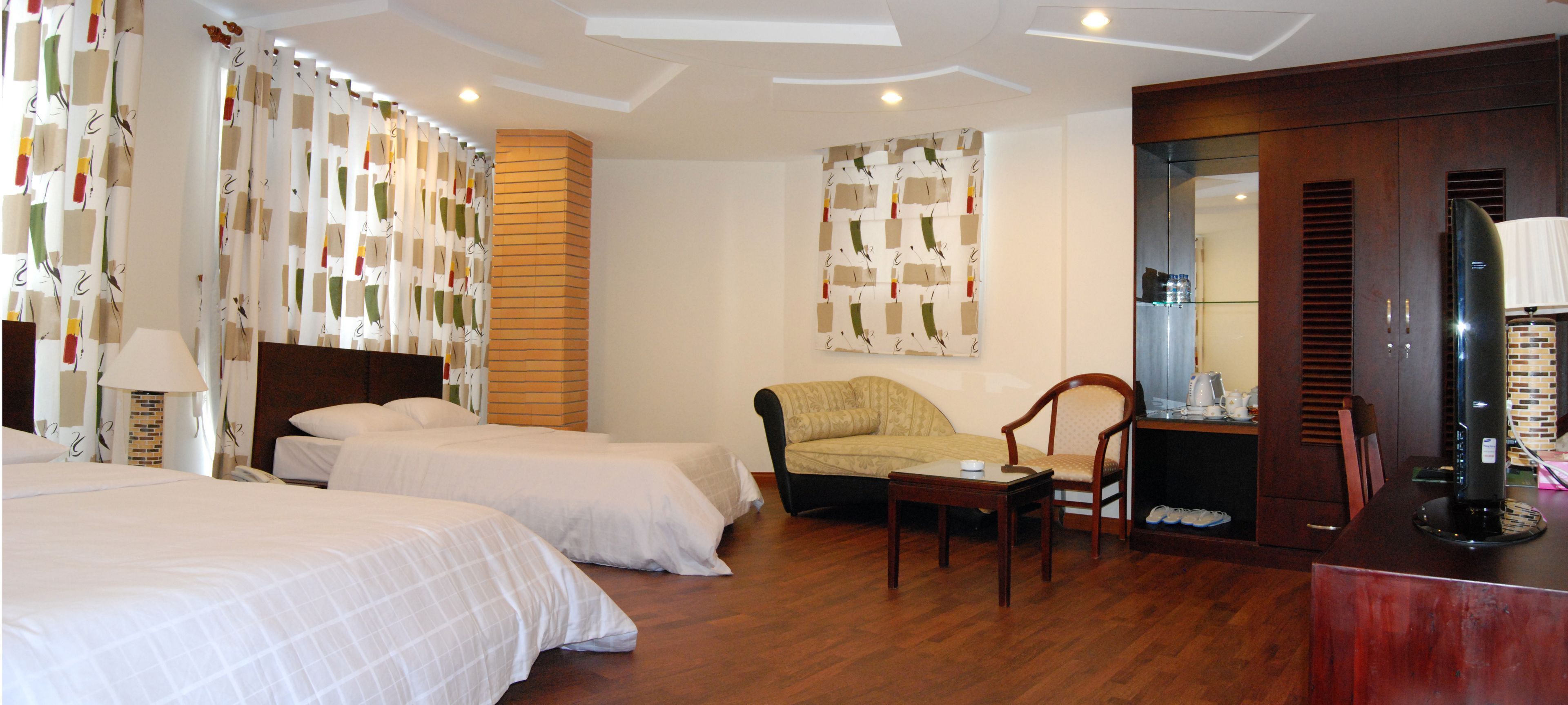 Minibar, in-room safe, blackout curtains, free WiFi