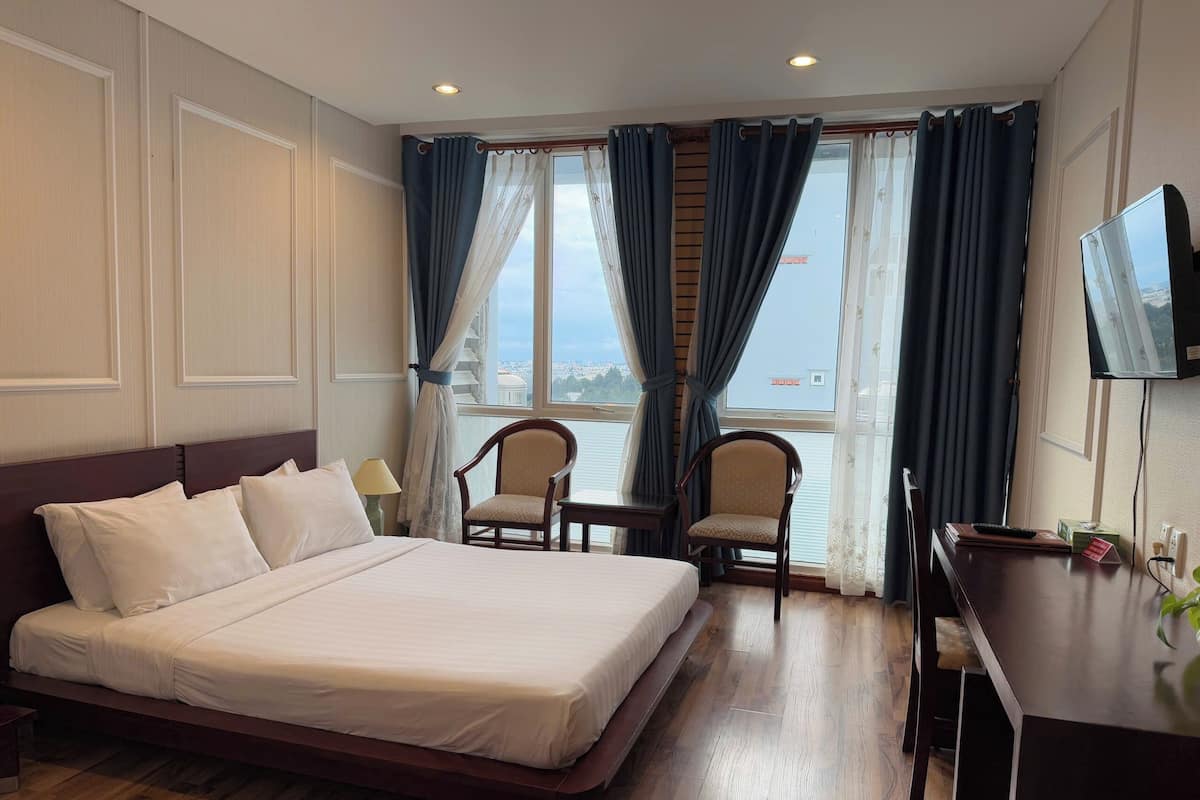 Minibar, safe på rommet, blendingsgardiner og wi-fi (inkludert)