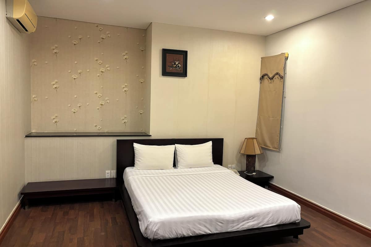 Dobbeltrom – standard, 1 dobbeltseng | Minibar, safe på rommet, blendingsgardiner og wi-fi (inkludert)