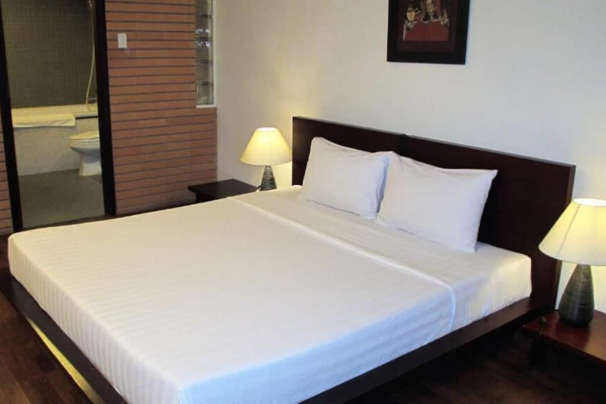 Minibar, in-room safe, blackout curtains, free WiFi