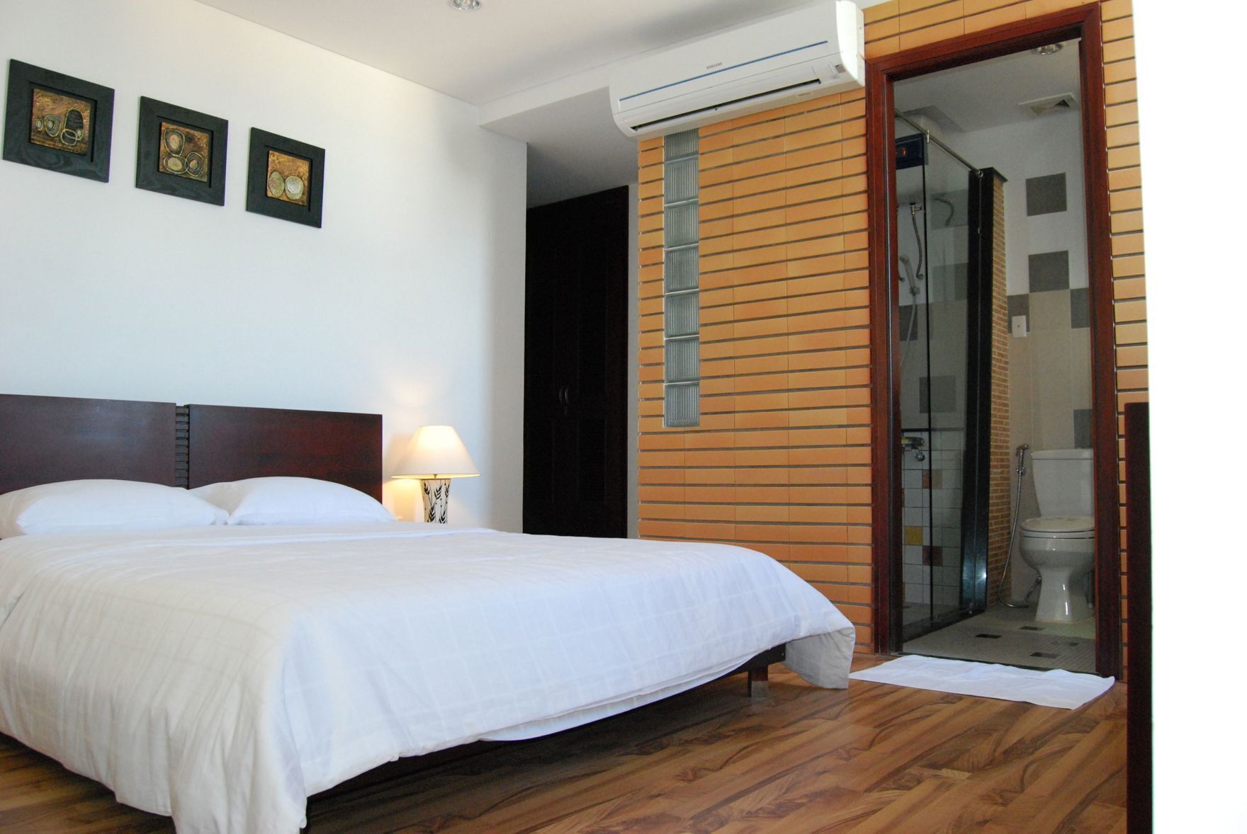 Minibar, in-room safe, blackout curtains, free WiFi