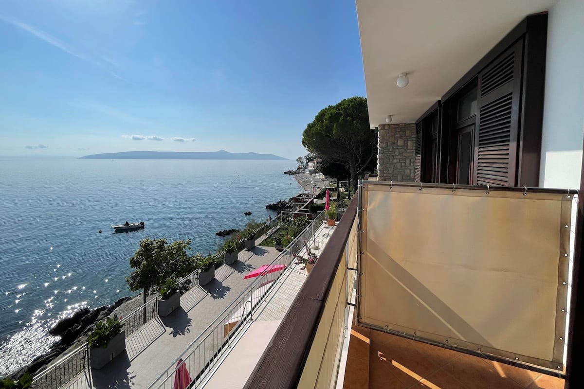 Tweepersoonskamer, balkon, uitzicht op zee | Terras