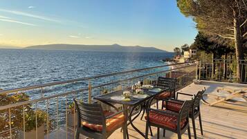 Desayuno completo (EUR 10 por persona)