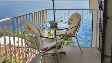 Studio, Balkon, eingeschränkter Meerblick | Blick auf das Wasser