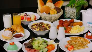 Breakfast, lunch and dinner served