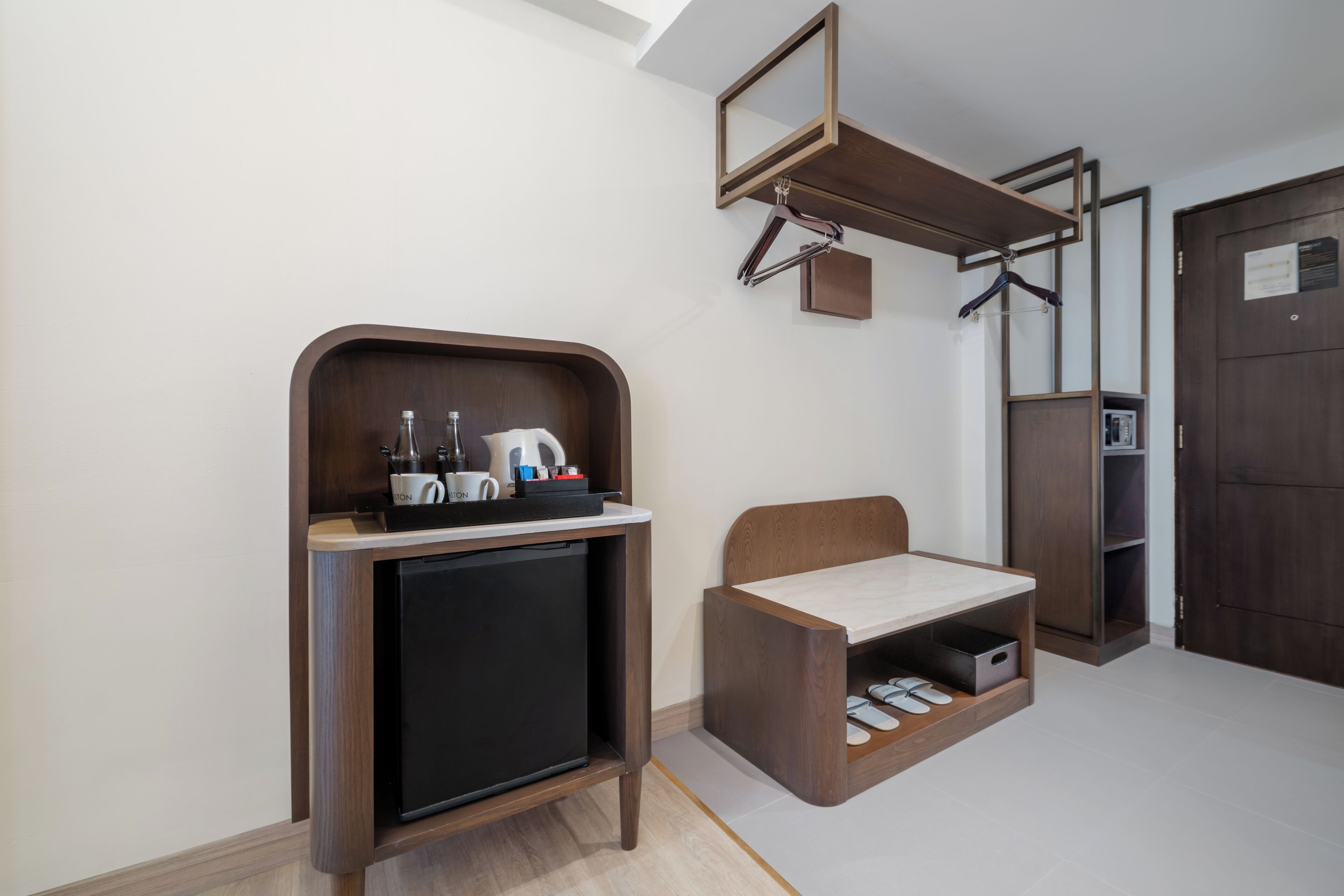 deluxe room | 1 bedroom, in-room safe, individually decorated, blackout curtains